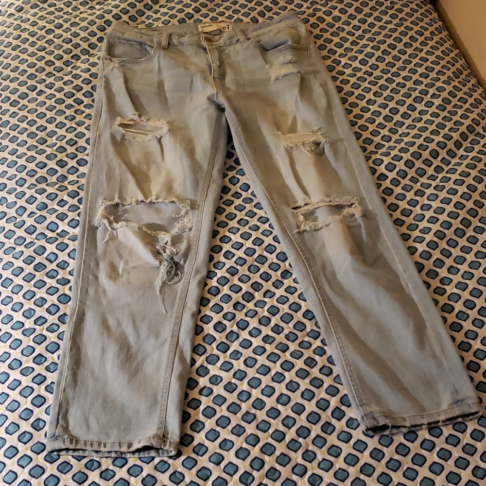 GARAGE size 7 disstressed jeans